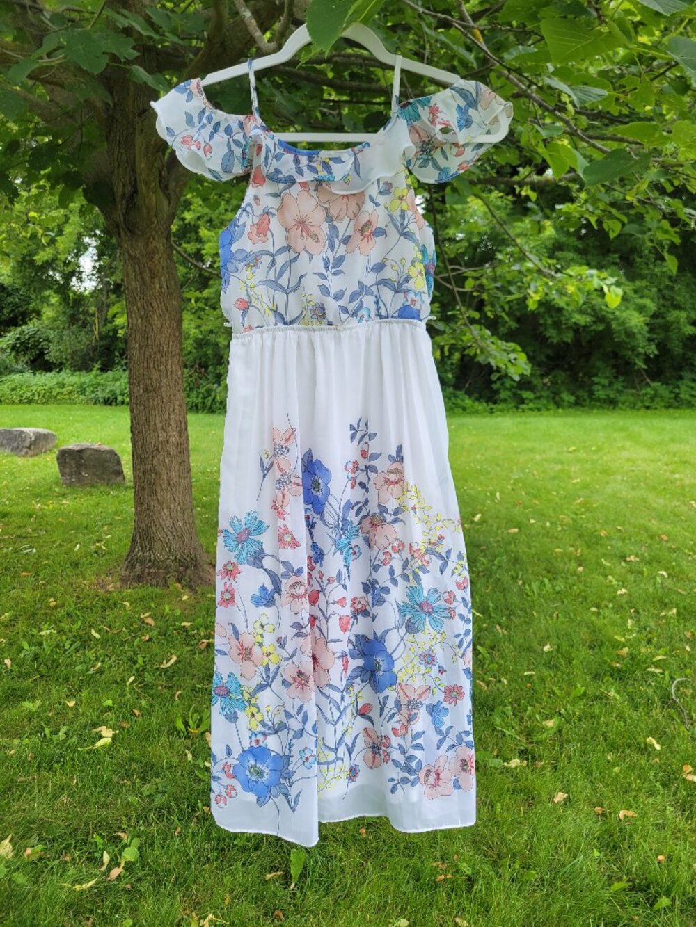 Beautiful floral vintage dress in a ruffled, off shoulder style.
